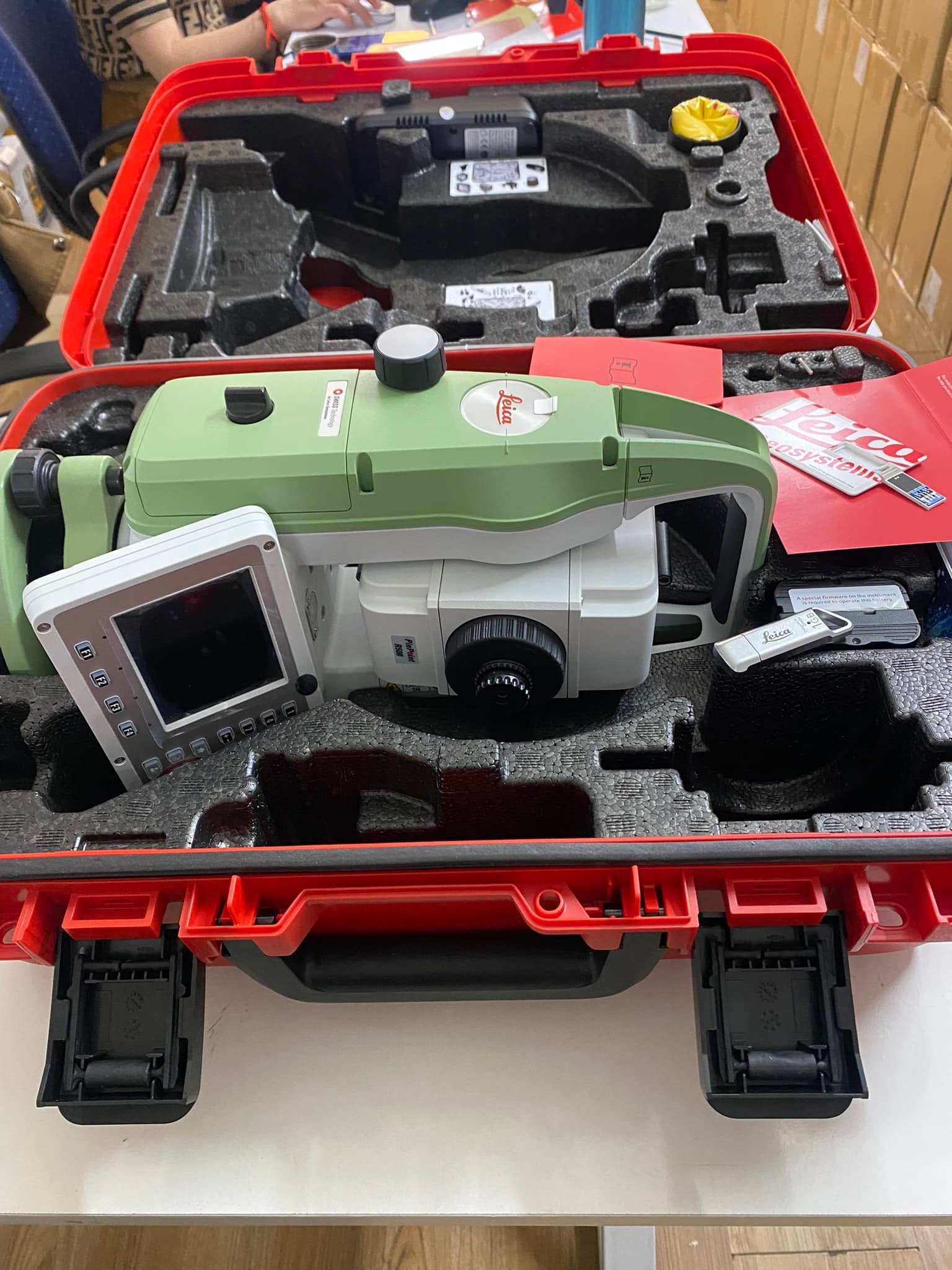 Leice Flexline TS07 R500 Reflectorless Manual Total Station - Image 4