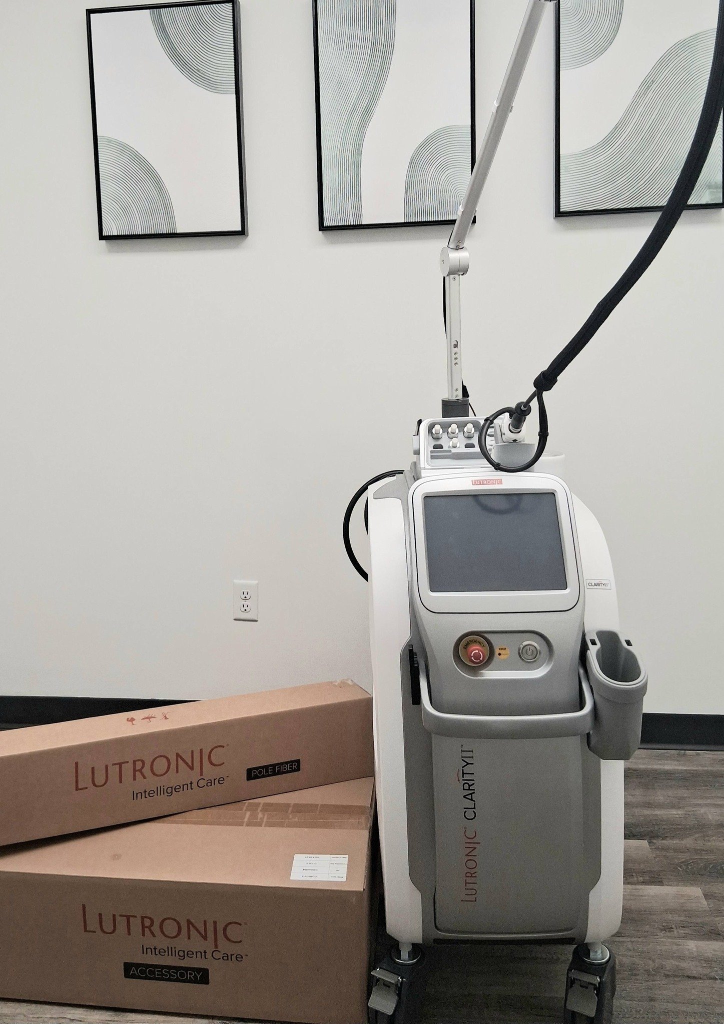 Lutronic Healite II LED phototherapy device in clinic