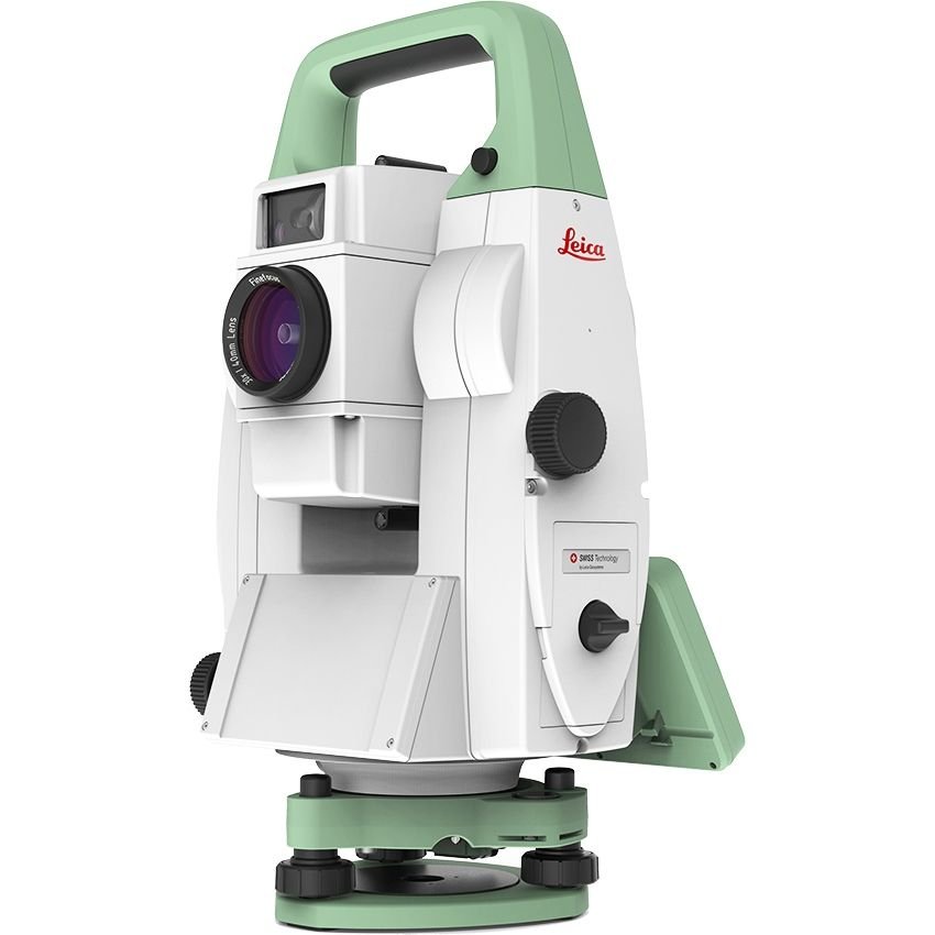 Surveyor operating Leica TS13 with Leica Captivate software