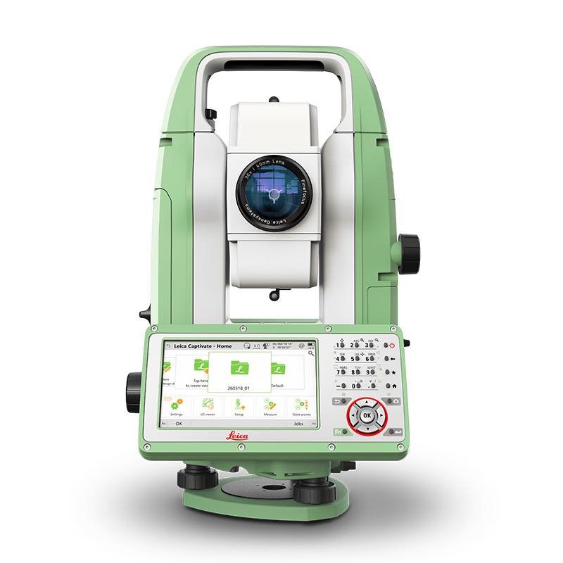 Surveyor operating Leica TS10 with Leica Captivate software