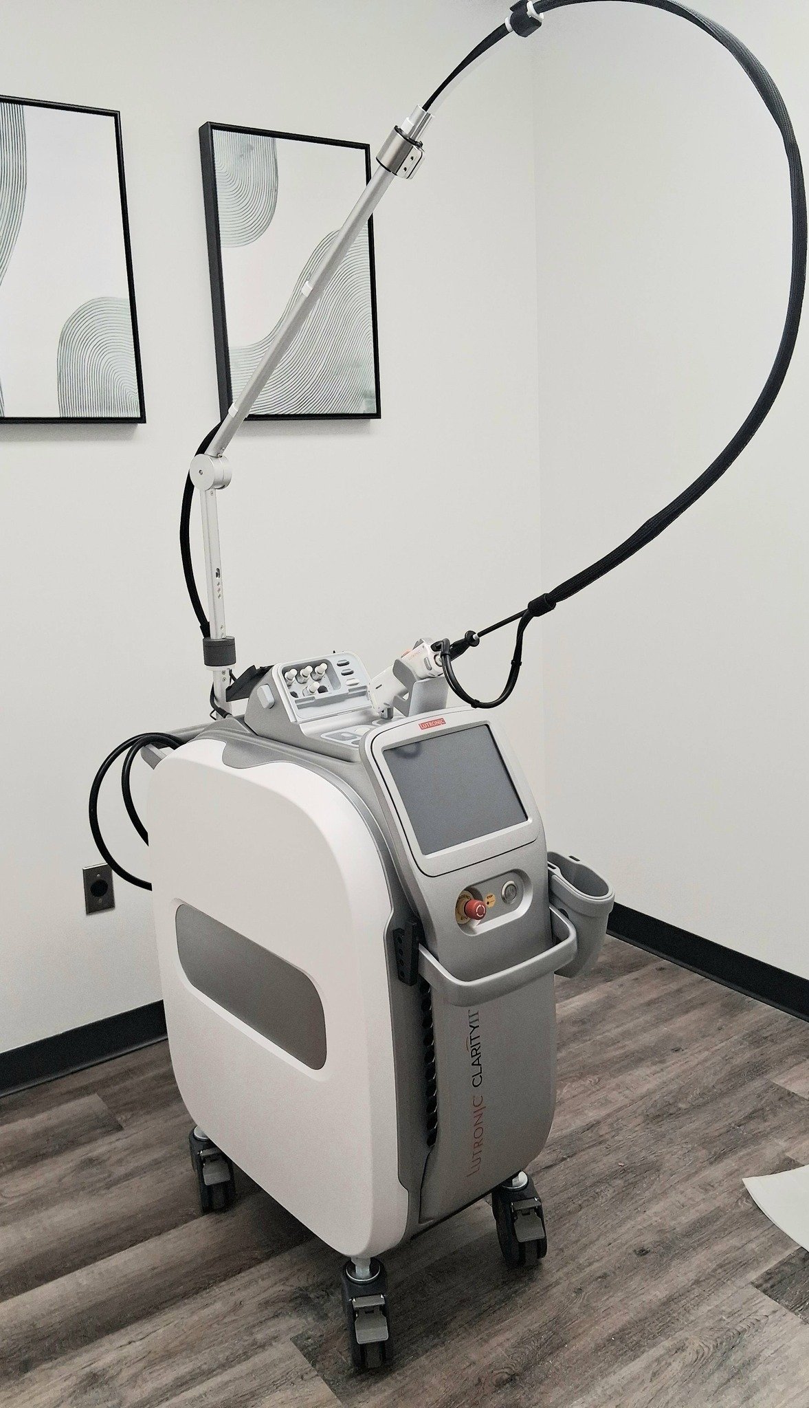 patient receiving LED light therapy with Healite II system