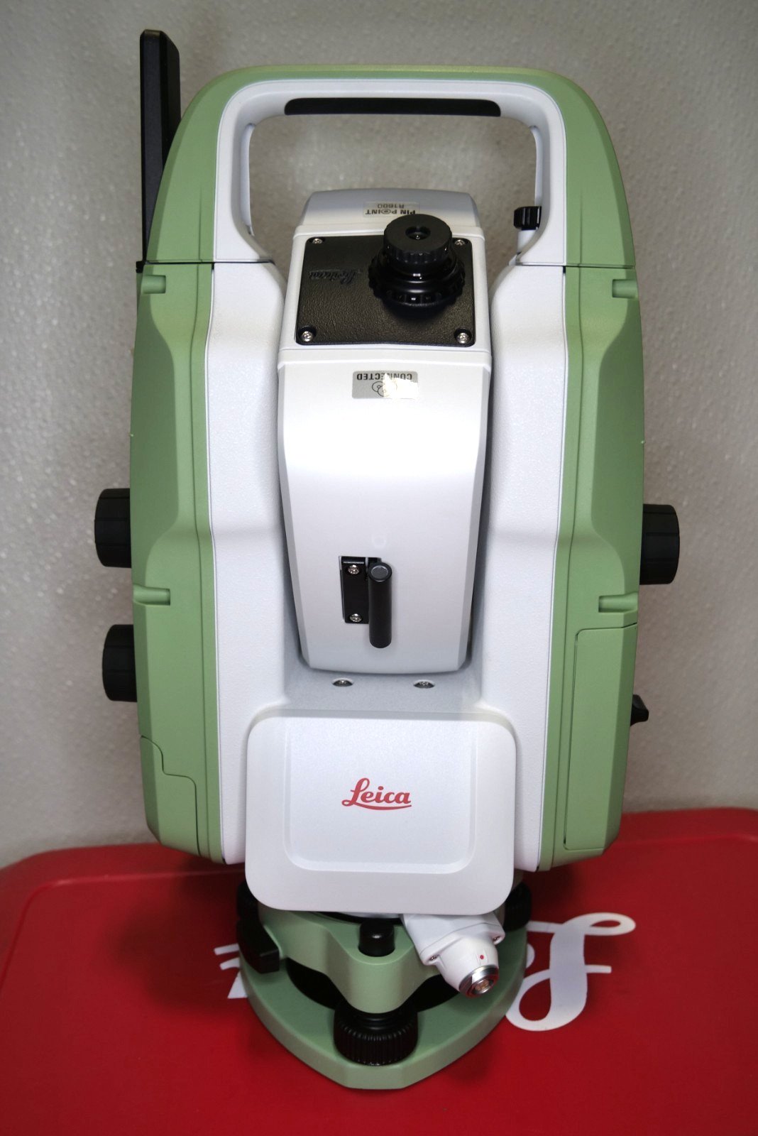 Leica TS10 touchscreen display and EDM technology