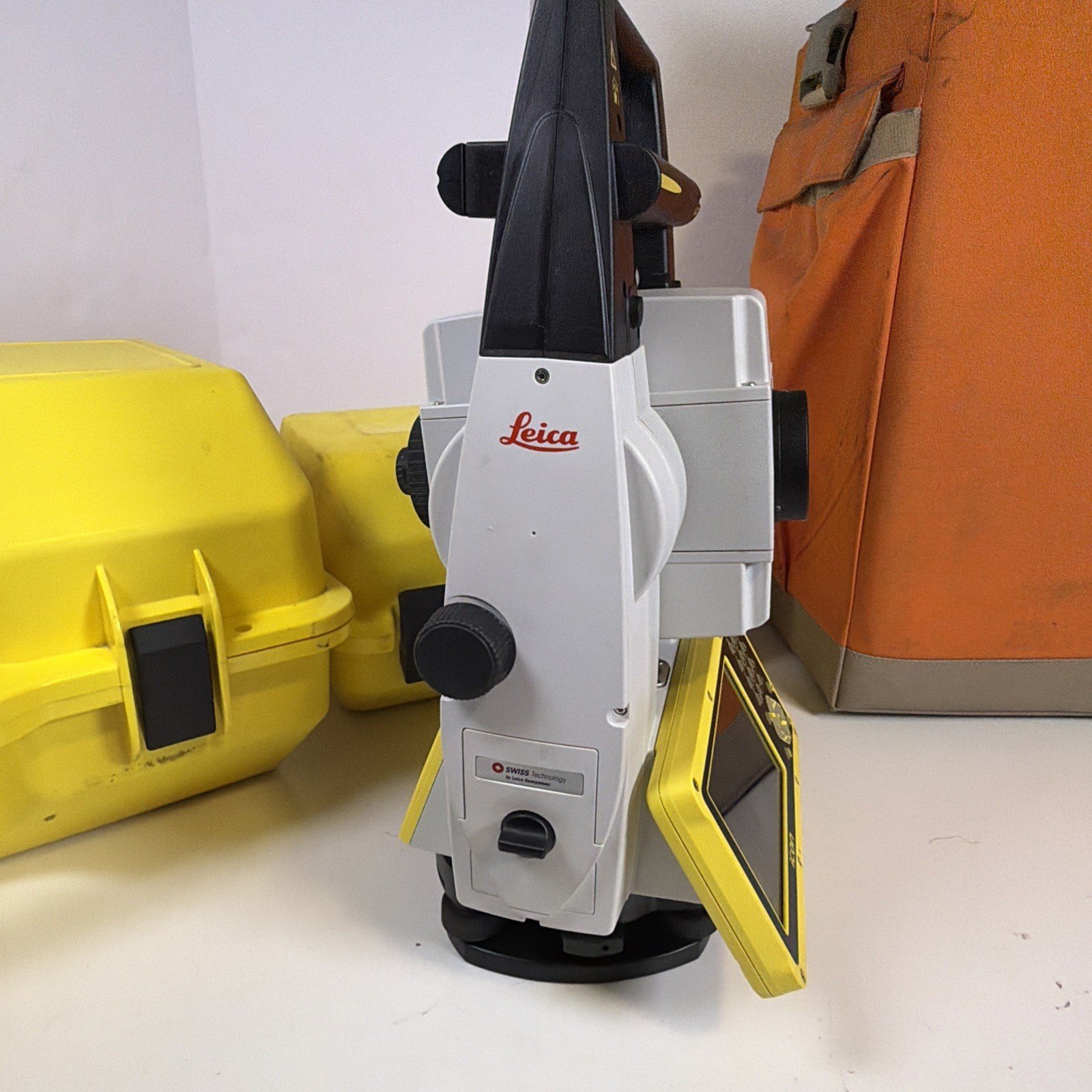 Leica iCR80 reflectorless robotic total station with wireless field controller