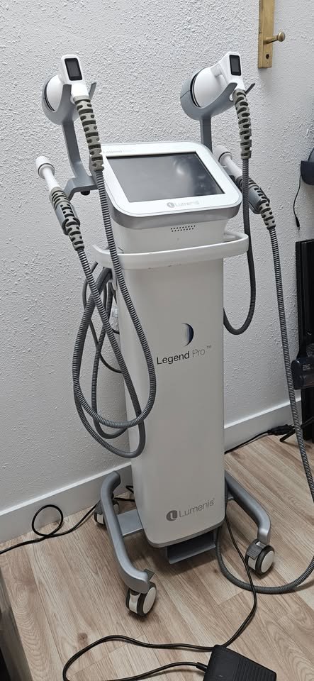 Patient receiving Pollogen Legend Pro body contouring treatment